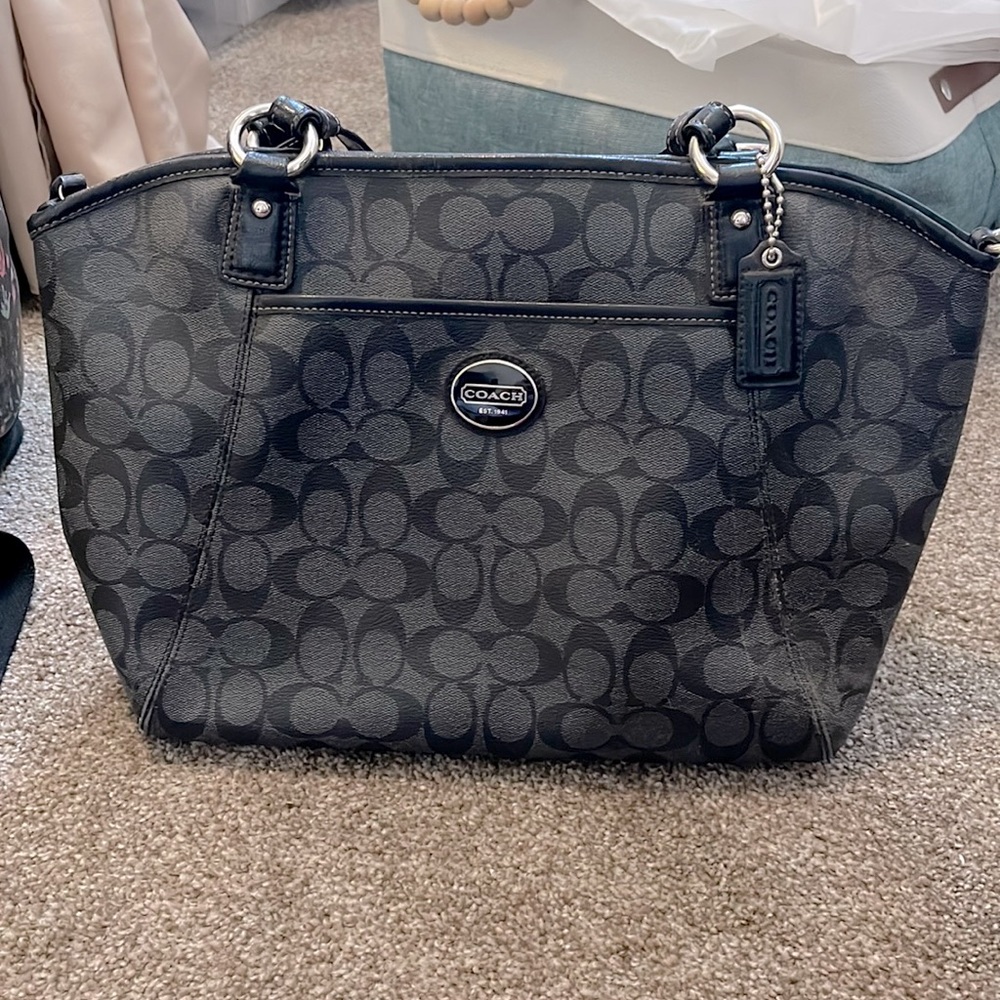 Beautiful coach bag. Never without tags.